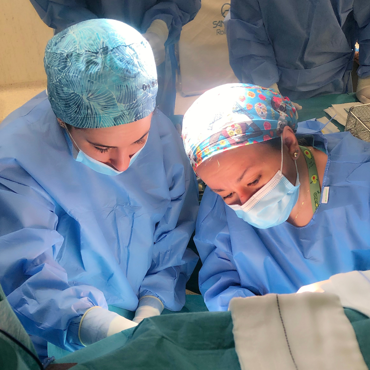 Dra. Angela trabajando
